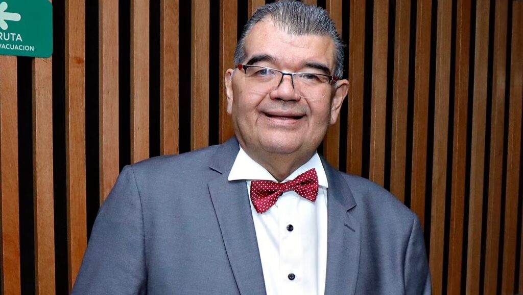 Emilio Fernando Alonso reaparece tras 10 días hospitalizado y agradece muestras de apoyo