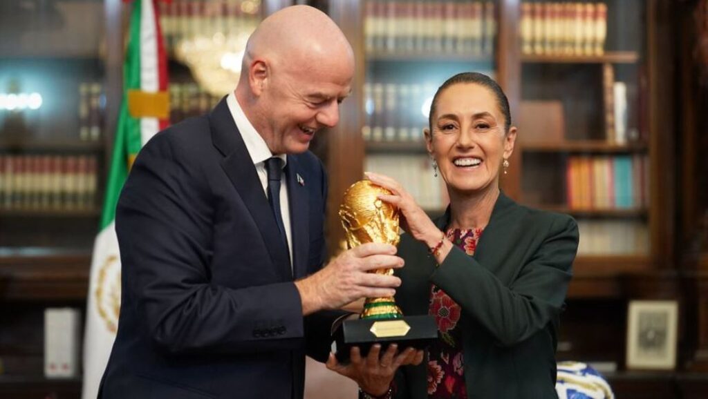 Claudia Sheinbaum se reúne con presidente de la FIFA de cara al Mundial 2026