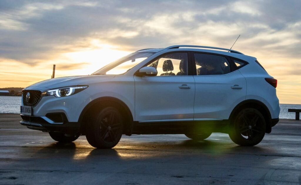 México elevará a 50% los aranceles a autos chinos