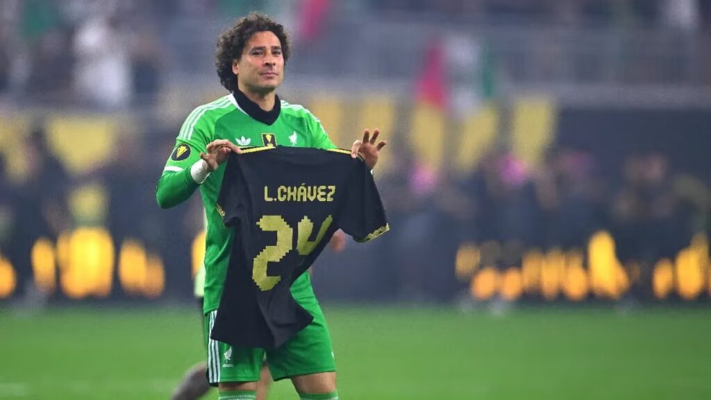 ¡Oficial! Guillermo Ochoa se coloca en equipo europeo