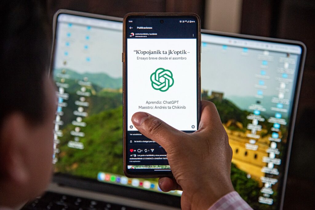 Maestro indígena enseña la lengua totzil a ChatGPT