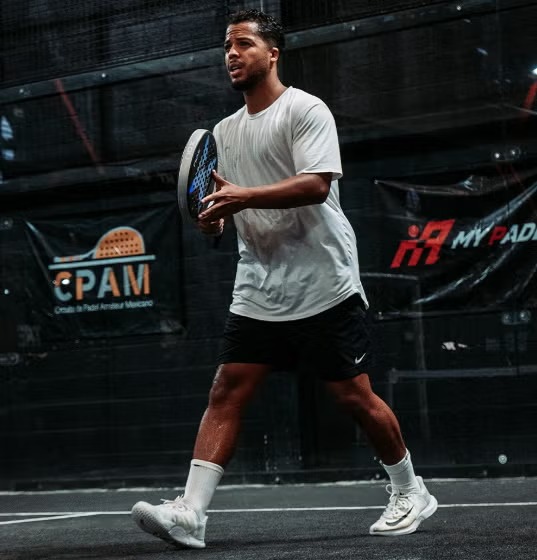 Giovani Dos Santos reaparece y muestra nueva faceta en el deporte