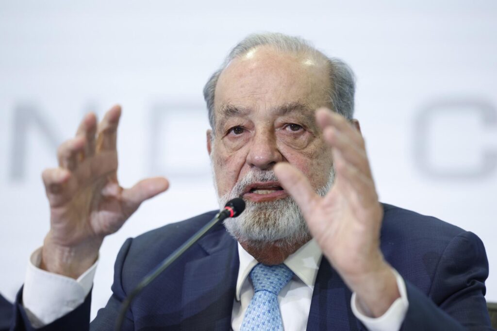 Carlos Slim firma contrato con Pemex por mil 991 millones de dólares para perforación