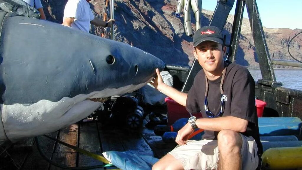 Tiburón ataca a biólogo mexicano Mauricio Hoyos; le mordió la cabeza y es reportado grave