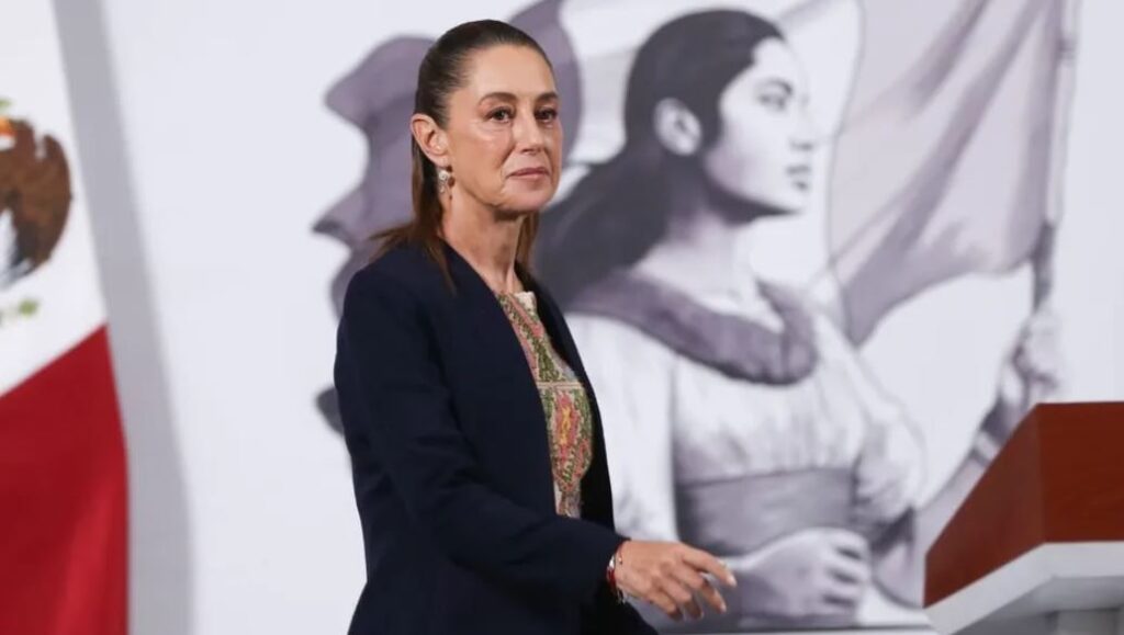 Trabajadores se cuestionan si les pagarán triple si trabajan el 05 de octubre, durante el informe de Claudia Sheinbaum