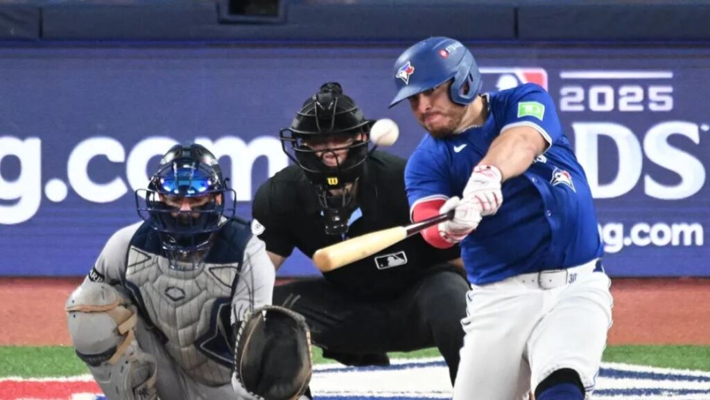 Alejandro Kirk hace historia en la victoria de Blue Jays sobre Yankees en la Serie Divisional