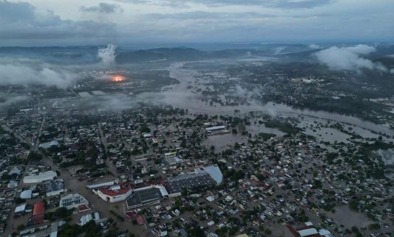 Amanece Poza Rica bajo el agua tras el desbordamiento del río Cazones en Veracruz