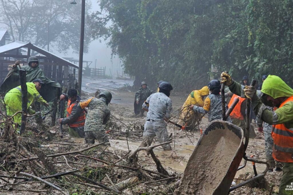Van 70 muertos y 72 desaparecidos por las lluvias en cinco estados
