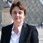 Directora del Louvre admite fallas de seguridad tras robo de joyas y ofrece su renuncia