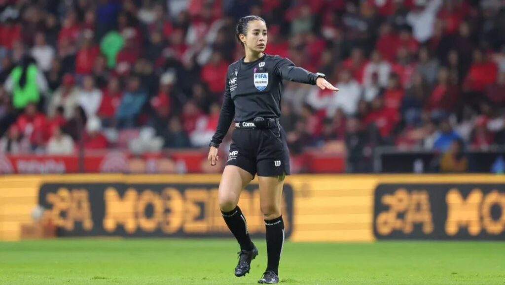 Katia Itzel García, entre las mejores 10 árbitras del 2025 según la IFFHS