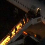 Nicolás Maduro y su esposa Cilia Flores llegaron a Nueva York, donde enfrentarán cargos por narcotráfico tras ser capturados en Venezuela