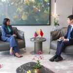 Delcy Rodríguez se reúne con embajador de China; agradece apoyo ante incursión de EU