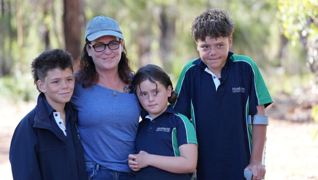 Niño de 13 años salva a su familia al nadar 4 kilómetros; su madre y hermanos pasaron 10 horas en el mar
