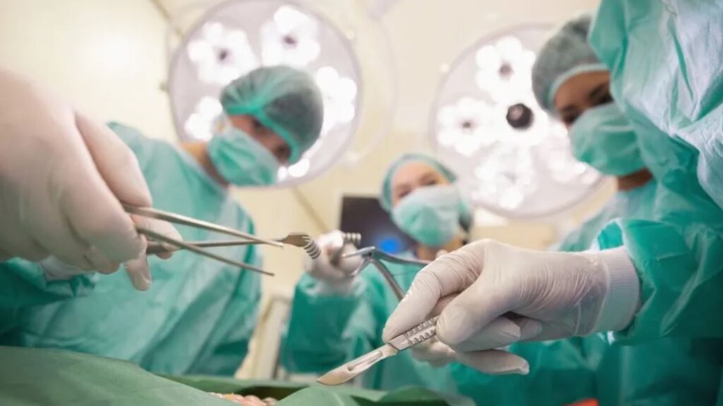 Cirugía robótica revoluciona la oncología en el Incan