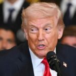 Donald Trump asegura que Irán se rindió, pero amaga con un ataque «muy duro» contra el país