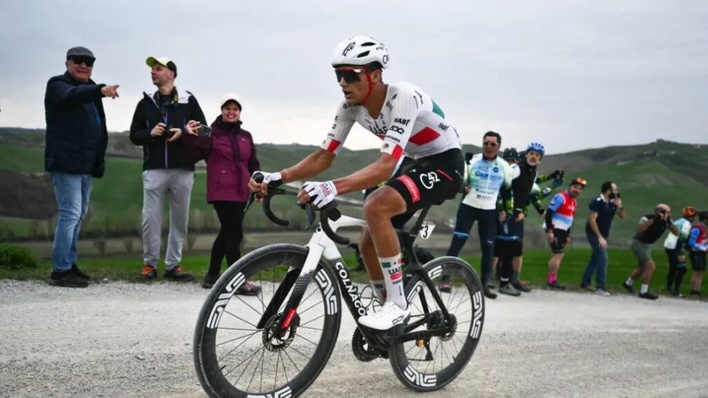Isaac del Toro es tercer lugar en la Strade Bianche; Tadej Pogacar se lleva el triunfo