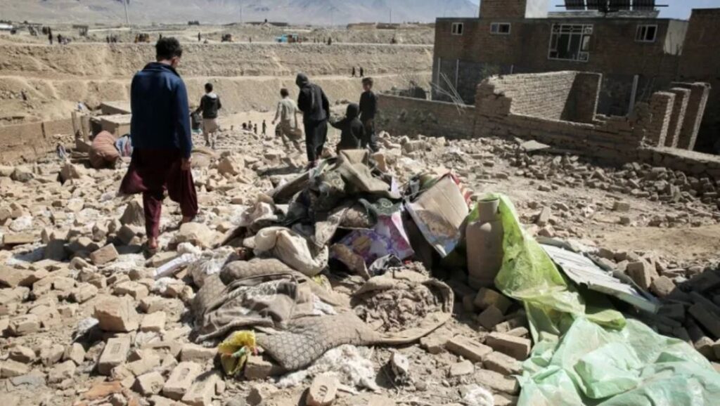 Pakistán lanza advertencia a talibanes de Afganistán tras ataque a una zona civil