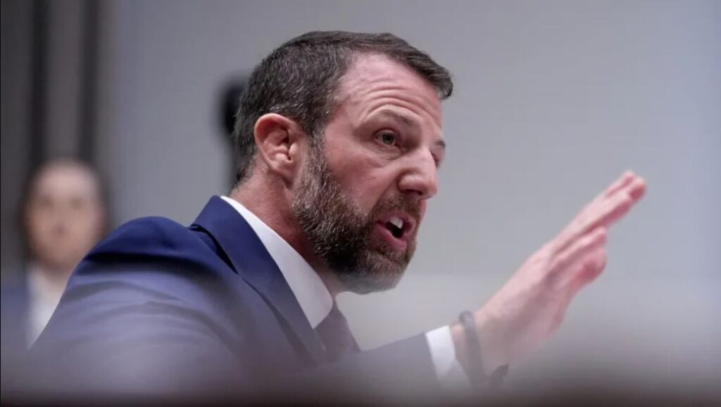 Senado de Estados Unidos confirma a Markwayne Mullin como secretario de Seguridad Nacional