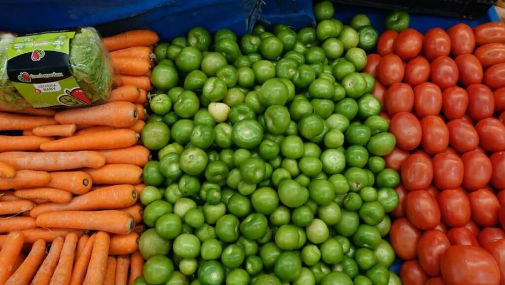 Inflación desacelera y se ubica en 4.45% en abril; chiles, los productos que más suben de precio