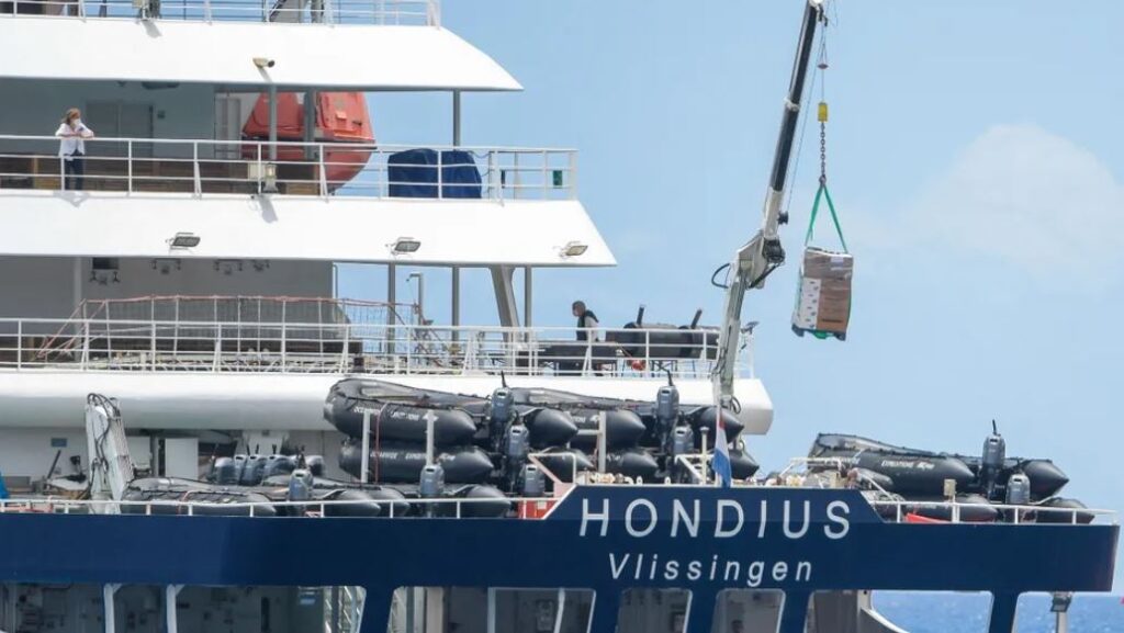 Pasajero de Estados Unidos que viajaba en crucero da positivo por hantavirus; otro tiene «síntomas leves»