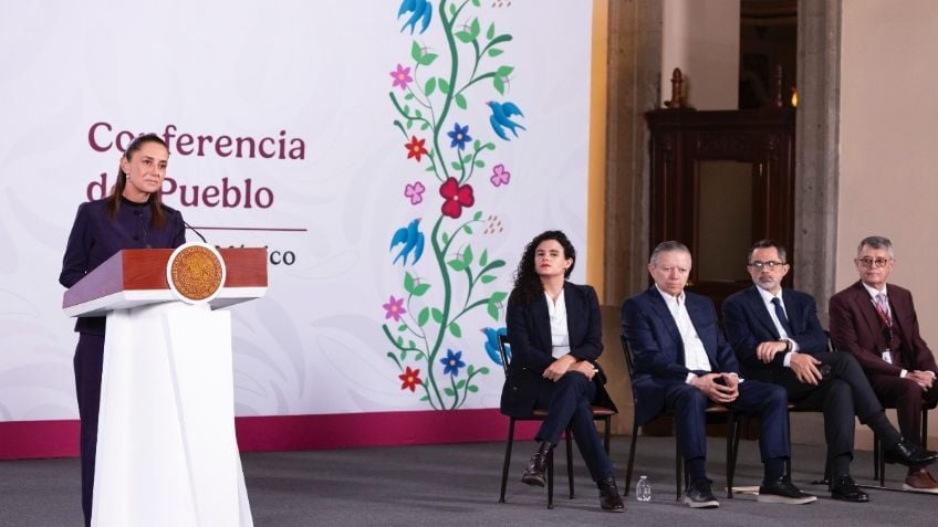 Sheinbaum confirma que la UIF congeló cuentas de los 10 funcionarios señalados por EU