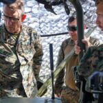 Jefe militar de Estados Unidos se reúne con alto mando del Ejército cubano en base de Guantánamo