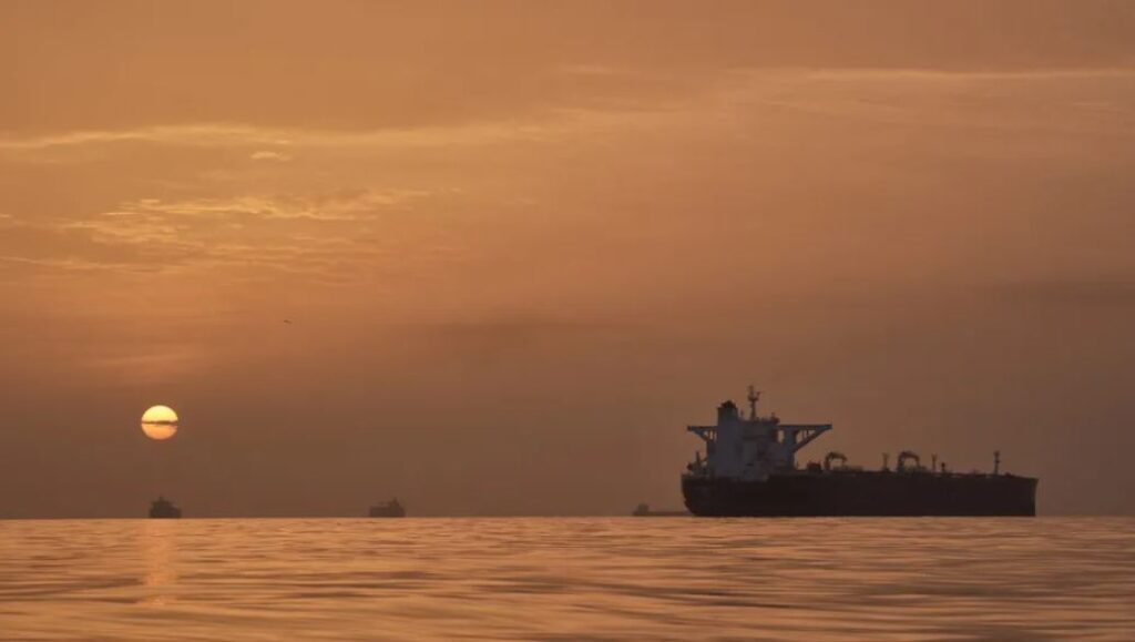 Irán anuncia cierre del estrecho de Ormuz en respuesta a los ataques de Israel en Líbano