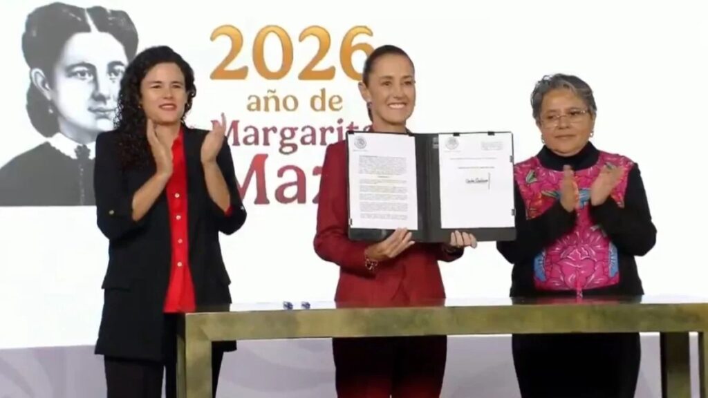 Sheinbaum firma decreto de transparencia total; limitarán la reserva de información