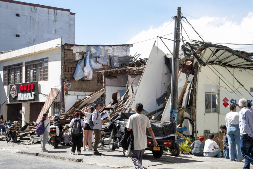 México alista 255 militares y ayuda humanitaria para Colombia