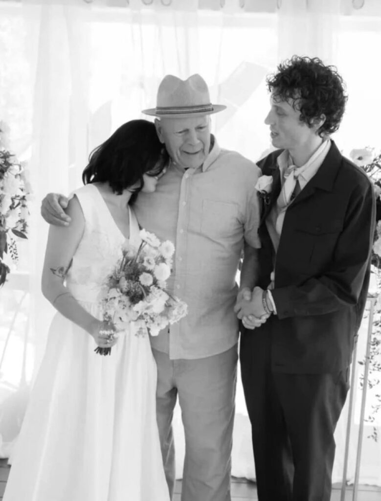 Bruce Willis sí acompañó a su hija Tallulah el día de su boda con Justin Acee