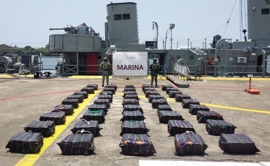 Marina asegura 3.2 millones de dosis de cocaína en costas de Michoacán