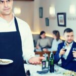 Profeco sancionará con multas millonarias a restaurantes que cobren o exijan propina obligatoria