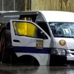 Seis personas mueren tras presunta fuga de gas en una combi durante inundación