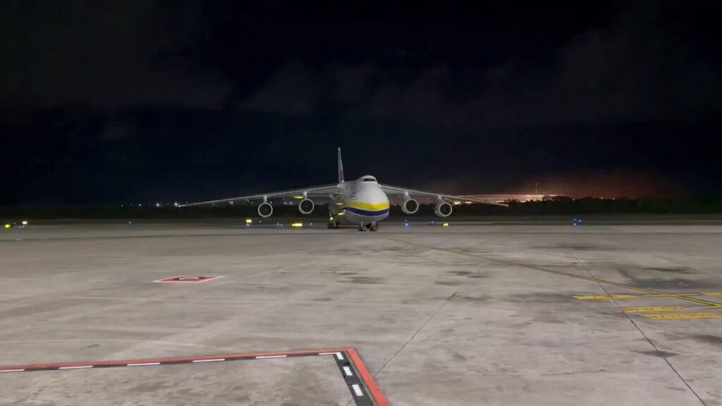 Aterriza en Cancún el Antonov An-124, coloso de la aviación mundial