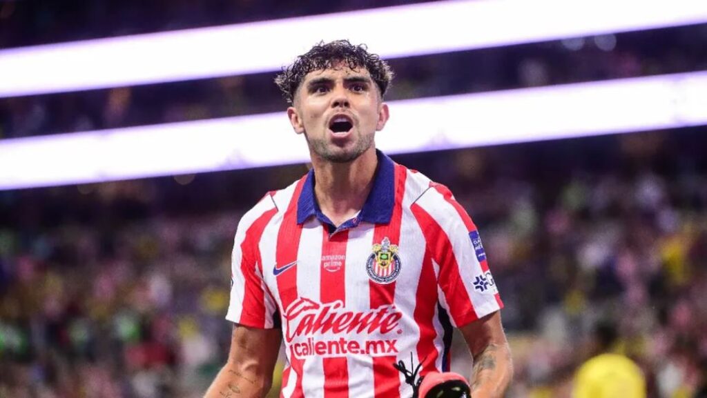 Ricardo Marín evita que Chivas extrañe a la ‘Hormiga’ González