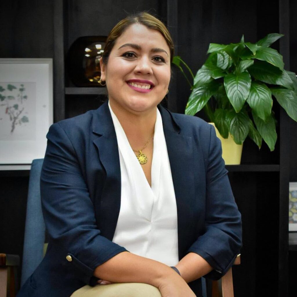 Berenice Hernández impulsa concurso para pintar trajineras en Tláhuac