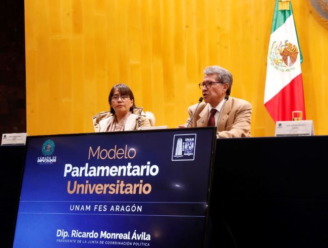Inaugura diputado Ricardo Monreal el Modelo Parlamentario Universitario de la UNAM FES Aragón